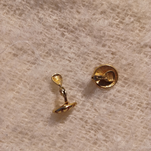 Vintage red and gold clip on earrings by Monet - Picture 4 of 6